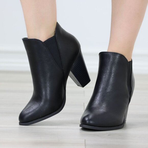 Black Faux Leather Heeled Ankle Booties Elastic Side Panels Stacked Block Heel - Picture 11 of 12